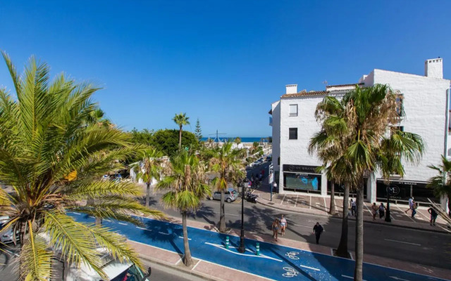 Trendy Apt. Puerto Banús (Free Parking & Pool) - RDR208