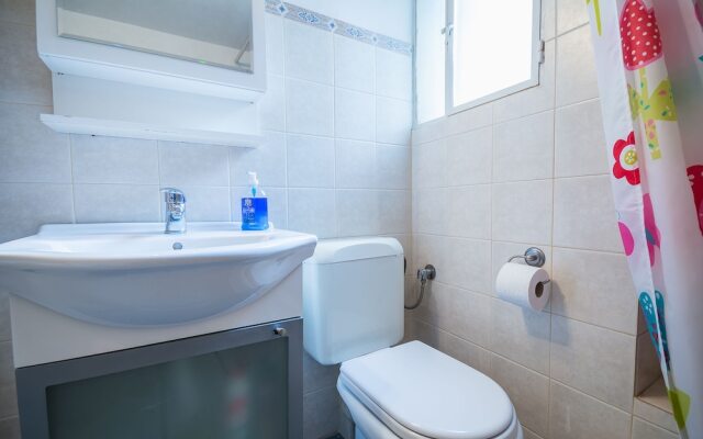 Comfortable Central Athens Flat  by Cloudkeys