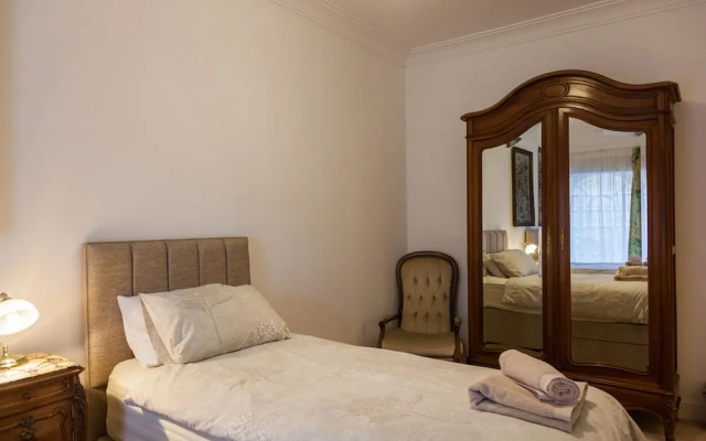 Apartment 3 The Grove