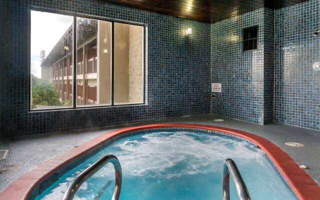 Best Western Plus Lake Front Hotel