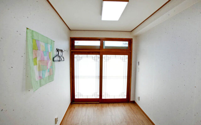 Go Woon Dang Hanok Guest House