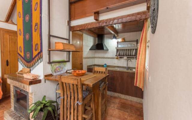 Zahora 101280 2 Bedroom Apartment By Mo Rentals