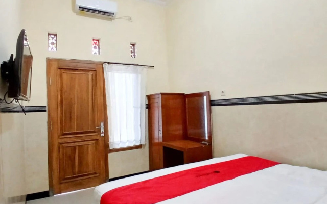 RedDoorz @ Dien Homestay Syariah Alun-alun Pasuruan – Guest Rooms – Pasuruan