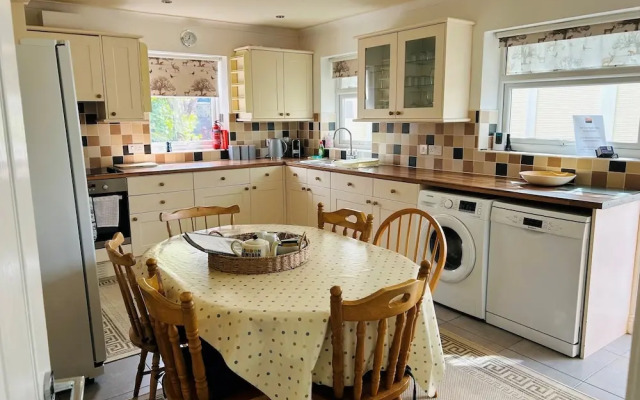 Bungalow by the Beach, Sleeps 6, Snowdonia, Wales