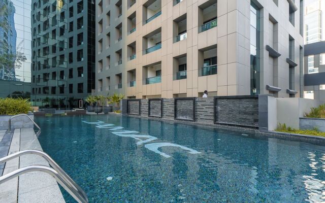 Elegant Studio w/work space and views DAMAC
