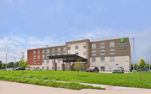 Holiday Inn Express & Suites Omaha Airport