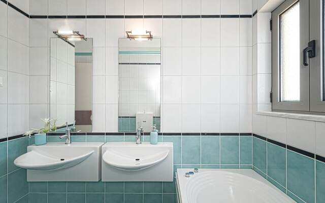 Akti Villa - Seaside Living