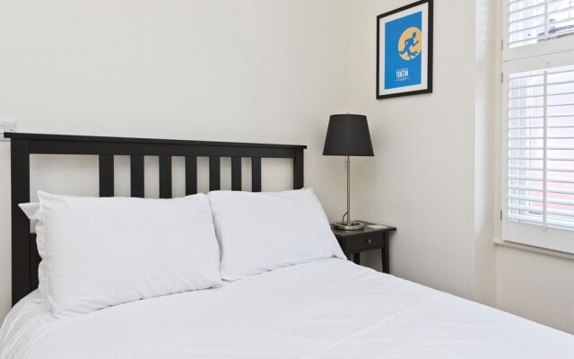 Superb Maisonette With Patio Garden Close to Battersea Park by Underthedoormat