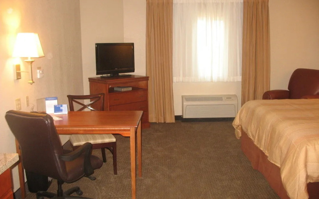 Candlewood Suites Waterloo- Cedar Falls
