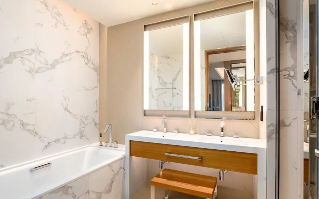 Posh 2 BR in Address Opera Mall Access