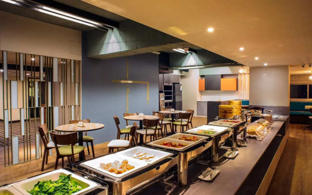 Metro Hotel - Howard Group