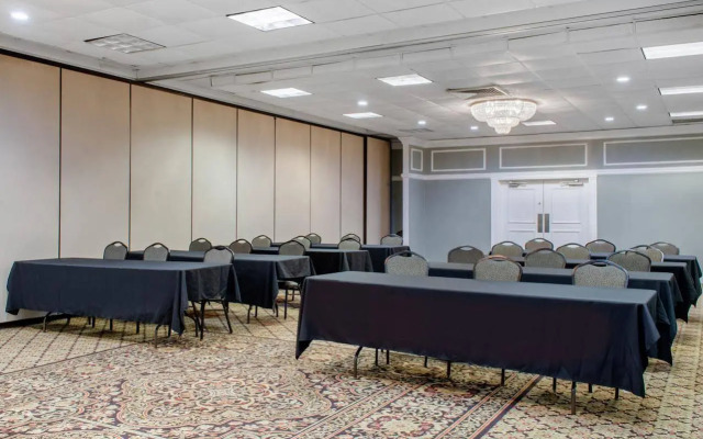 Ramada by Wyndham Shreveport Airport