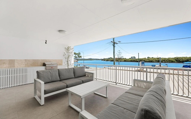 River Sands Apartments