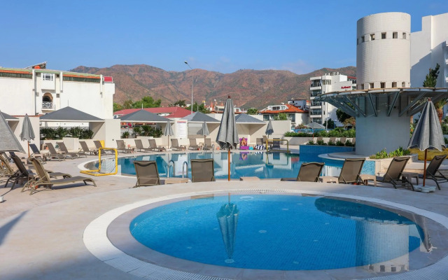 Faros Premium Beach Hotel