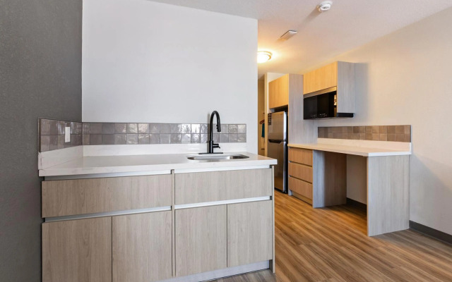 Home Inn and Suites Lloydminster