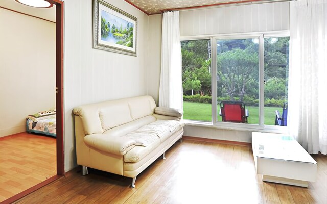 Gapyeong Hwaaksan Acrossvalley Pension