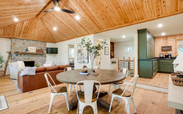 Spacious Home on Beaver Lake w/ Deck & Fire Pit!