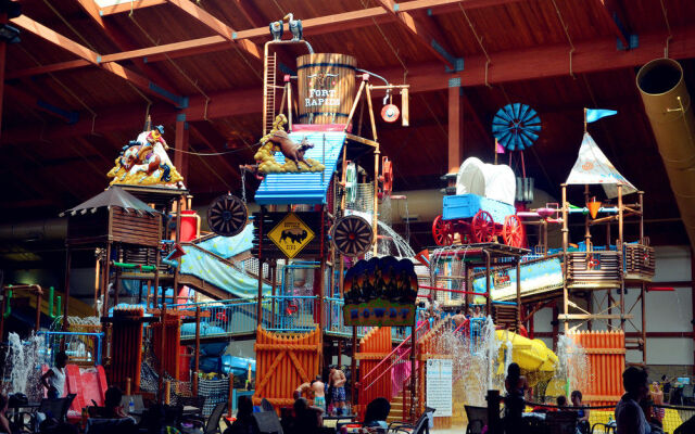 Fort Rapids Indoor Waterpark Resort