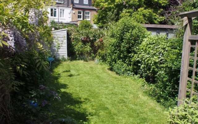 Chiswick 3 Bedroom Home Near River