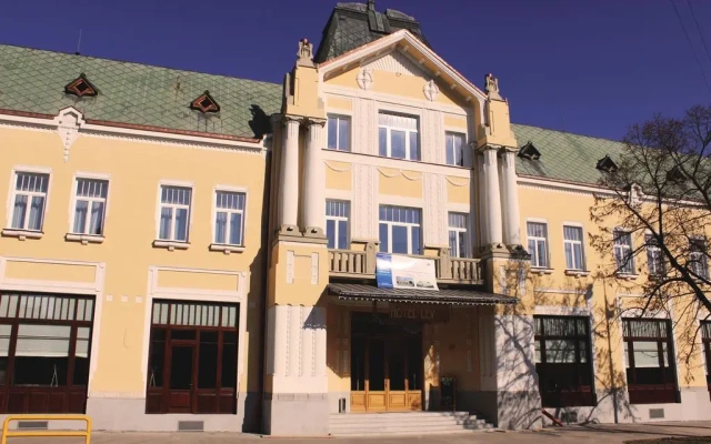 Hotel Lev