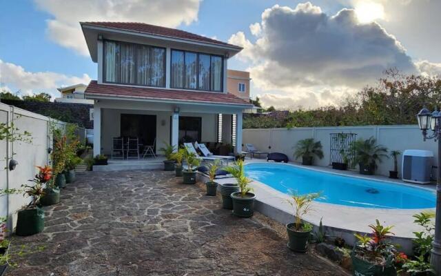 luxury cheerful 4 bedrooms villa in Calodyne