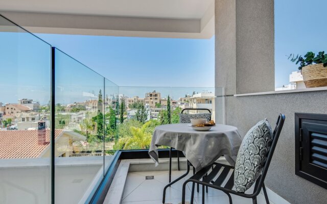 Sanders Elgio - Cute 2-bdr Apt With Balcony