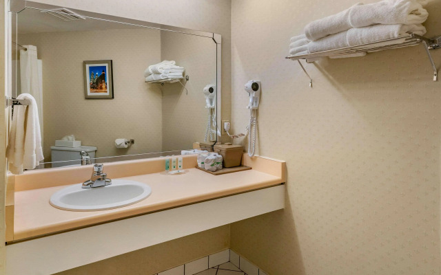 Quality Hotel & Suites