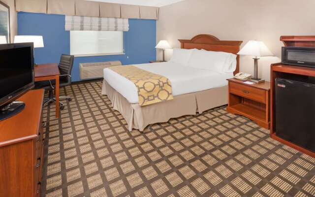 Baymont by Wyndham Galesburg