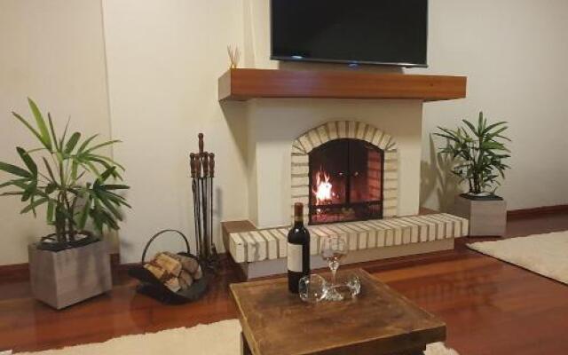 4 quartos, 4 banheiros, 150m da Rua Coberta