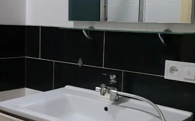 Apartment on Kandelaki Str.