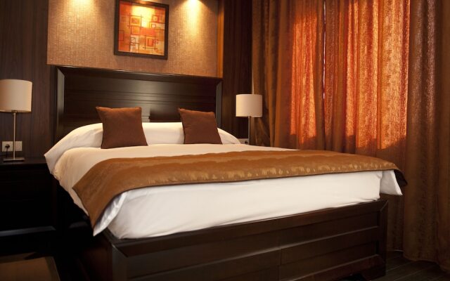 Check Inn Hotel