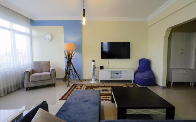 Central and Comfy Flat With Balcony in Muratpasa