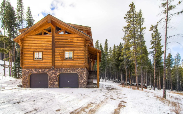 Snowshoe Retreat Boreas Pass by Pinnacle Lodging