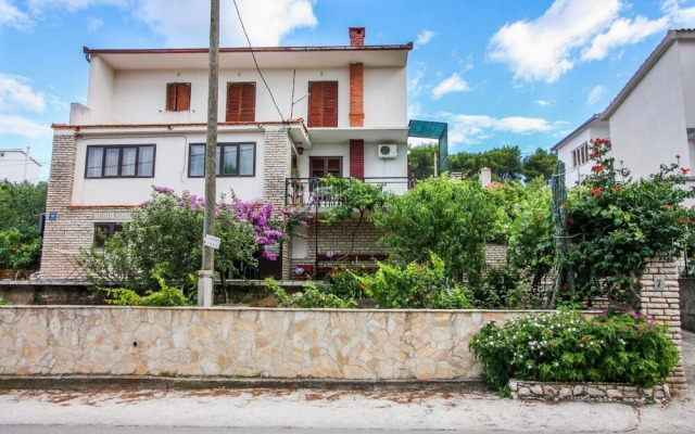 Žana - Close to Beach - A1 Veliki