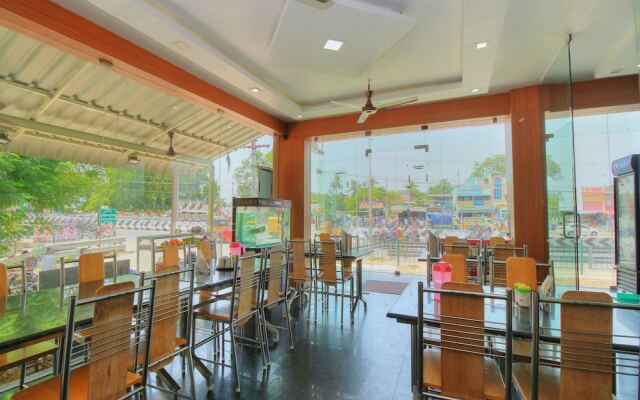Hotel Srees by OYO Rooms