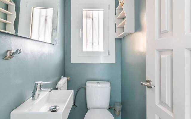 Comfy Holiday Home in L'escala With Garden