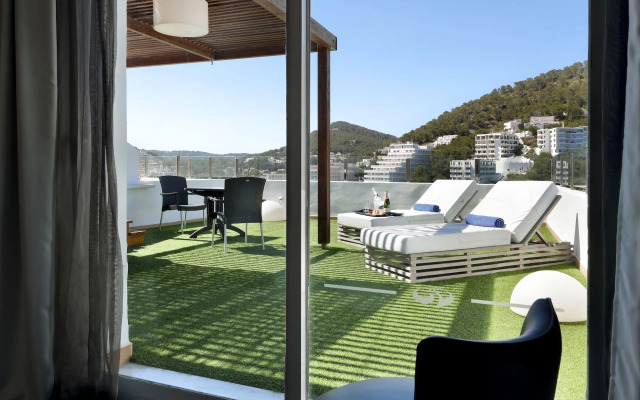 Palladium Hotel Cala Llonga - Adults Only