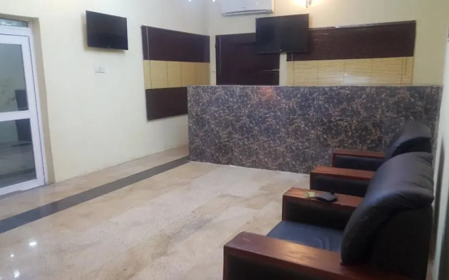 Palais Royale Hotel & Suites