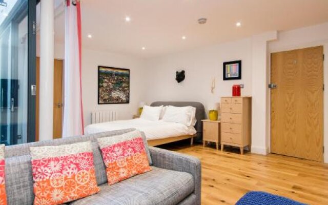 Crashpads Shoreditch Loft with Private Courtyard