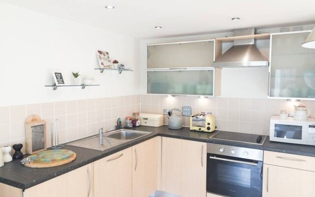 Stylish 1 Bedroom Apartment Near Clifton Triangle
