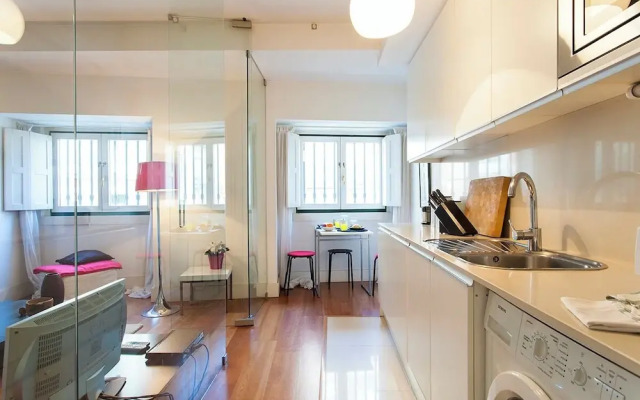 JOIVY Color-block studio w/workspace &free parking at the heart of Santa Catarina