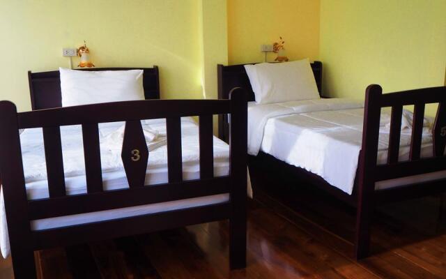 Srisomboon Hostel
