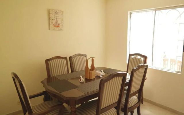 Casa Anillo vía, cerca a CC Cañaveral y Clínica