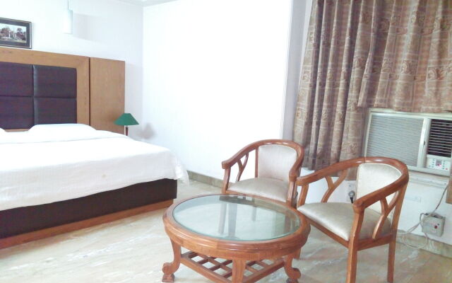 Hotel Queens Residency Gurgaon