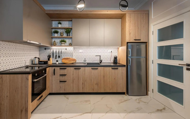 LUXURY & UNIQUE - TOP CENTER Apt. - 3BDR & 2 Baths