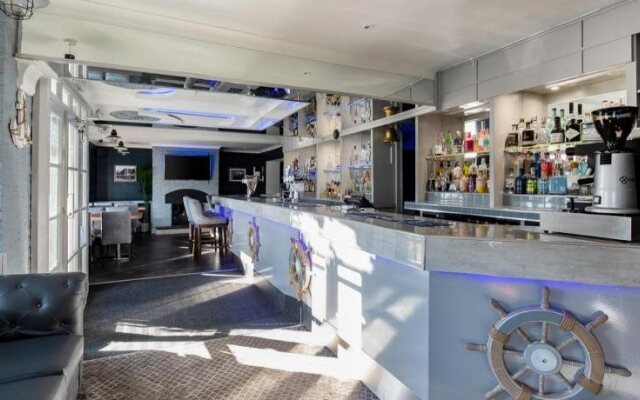 The Quayside Hotel and Bar