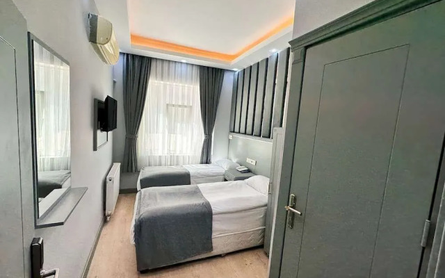 Отель Crowned Plus Hotel