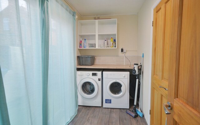 Brightwater Ground Floor Apartment up to 6 Guests