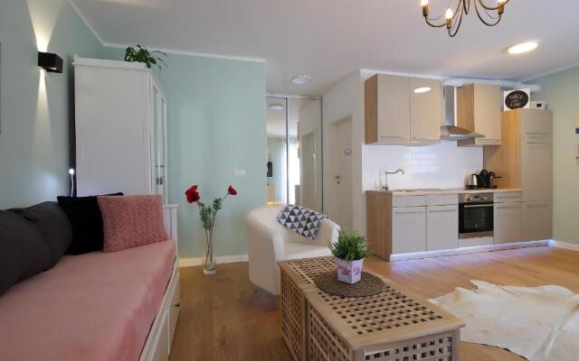 Studio Apartment Ada 2