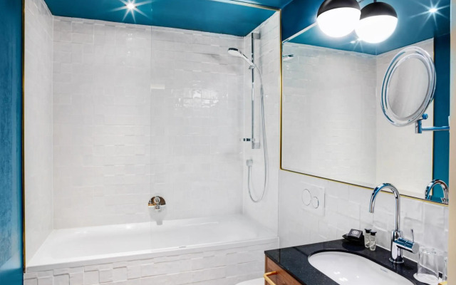 Stage 12 Hotel by Penz